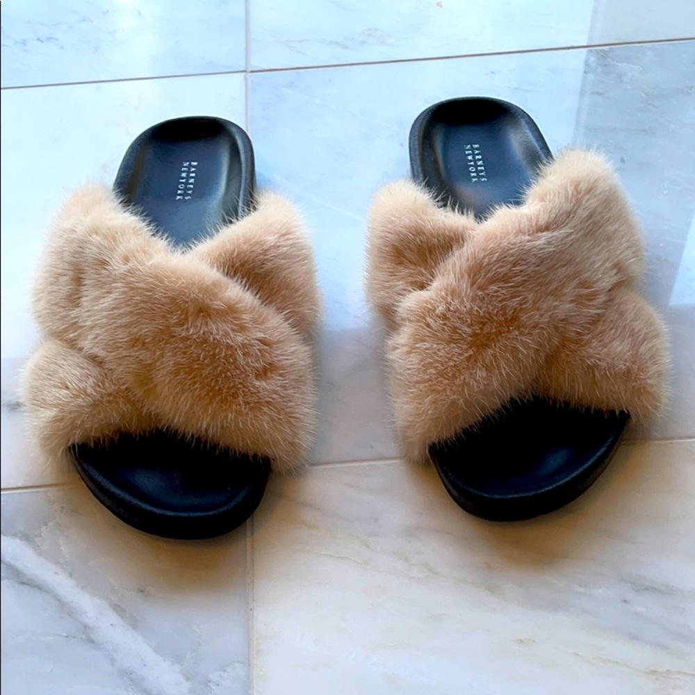 Barney’s pale pink slides.